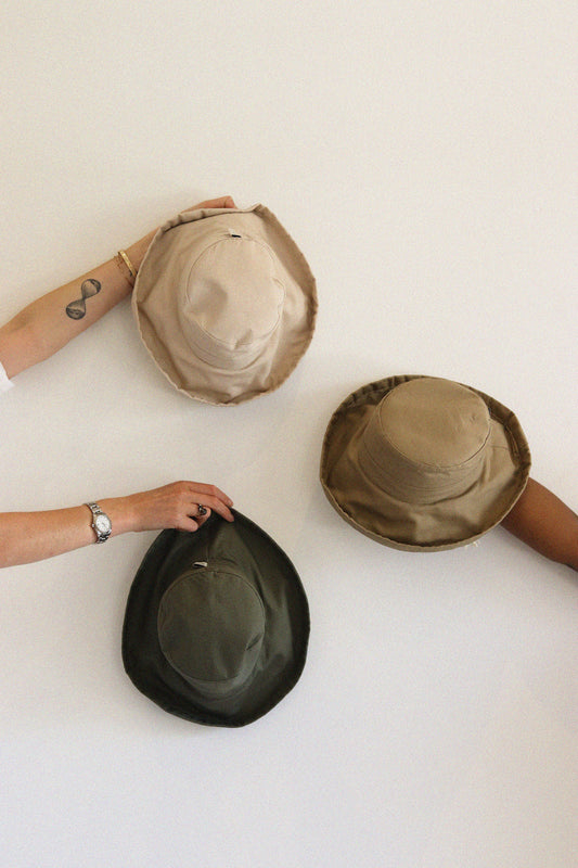 Beagle & Basset The Floppy Hat