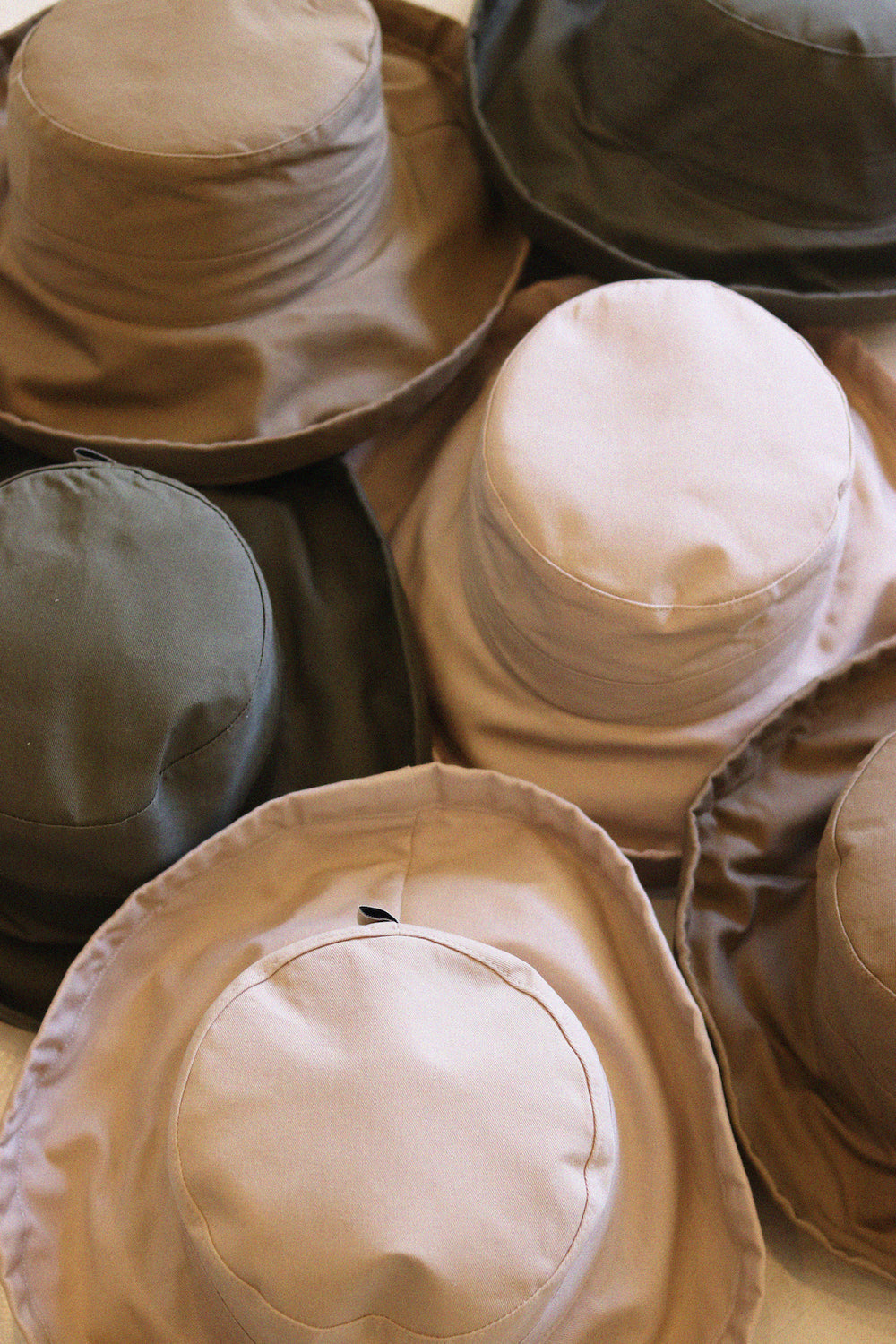 Beagle & Basset The Floppy Hat